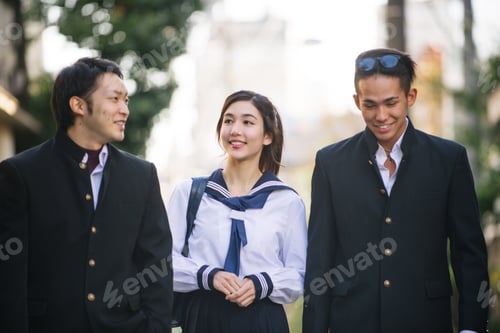 Preview: Japanese students meeting outdoors