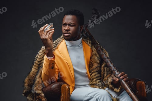 Preview: Bizarre african guy with huge axe and diamond