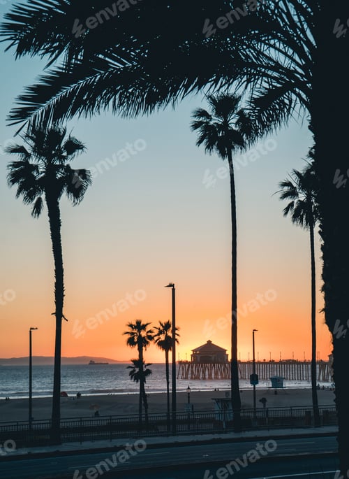 Preview: The pier at sunset in Huntington Beach, California, United States