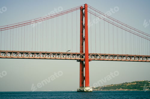 Preview: Famous golden gate bridge at the entrance to San Francisco in California