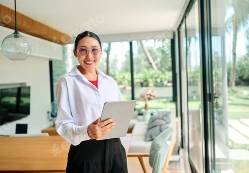 Preview: Young couple and a real estate agent in the property