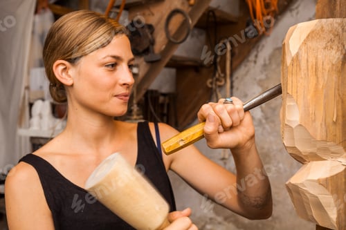 Preview: Sculptress carving wooden figure