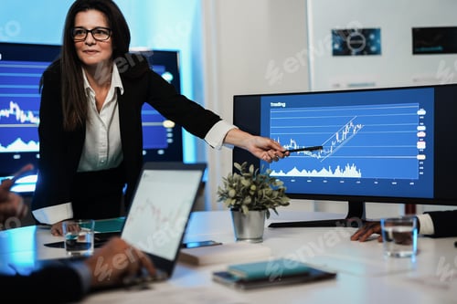 Preview: Business woman explaining trading strategies inside bank meeting room - Focus on face