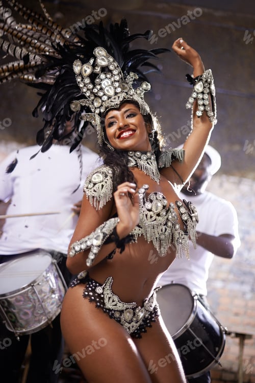 Preview: Glamourous dancing queen