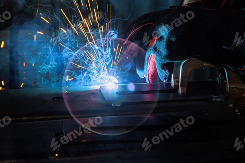 Preview: Semi-automatic argon arc welding, professional welder completes welding tasks effectively.