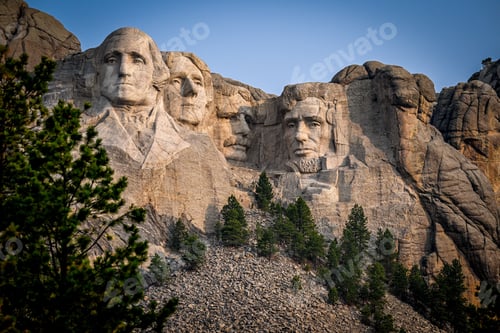 Preview: Mount Rushmore National Memorial with clear blue sky