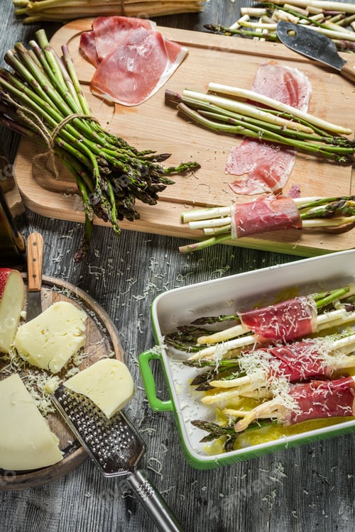 Preview: Preparations for the casserole with asparagus and cheese