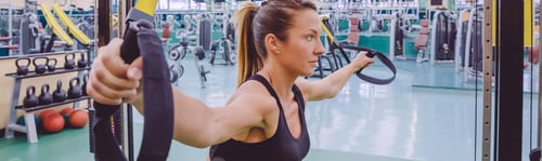 Preview: Woman doing suspension training with fitness straps