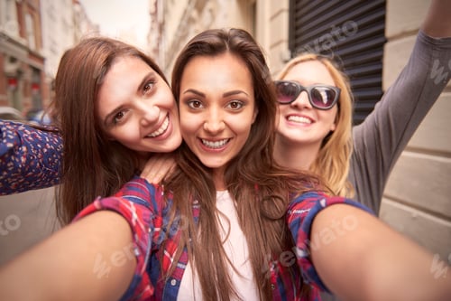 Preview: Sweet girls ready for conquer the city