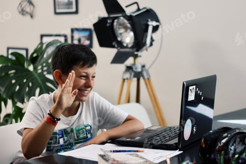 Preview: The boy reports to the answer during the online class.