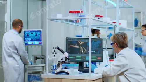 Preview: Elderly lab technician making pharmaceutical research