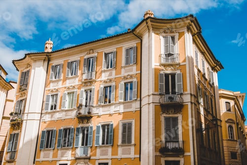 Preview: buildings and blue sky in Rome, Italy