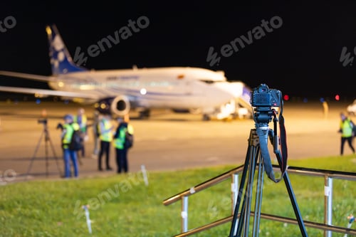 Preview: Camera on tripod during spotting at the airport at night