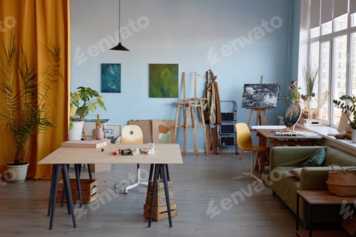 Preview: Spacious Art Studio Featuring Easels and Creative Supplies in Daylight