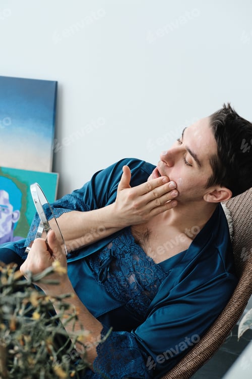 Preview: Transgender caring about his skin