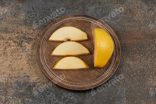 Preview: Slices of yellow quince on wooden board