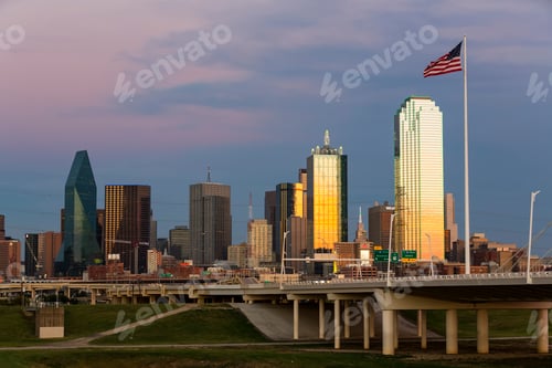 Preview: USA, Texas, Dallas skyline at dusk