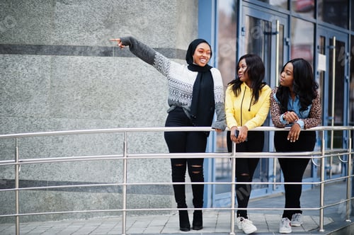 Preview: Сollege african american woman friends