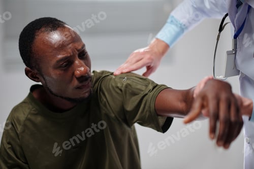 Preview: Soldier with injured arm visiting doctor