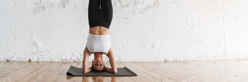 Preview: Young brunette white woman headstand