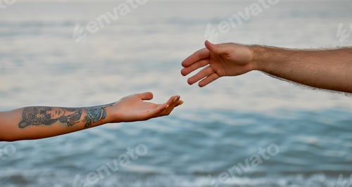 Preview: Couple on the beach