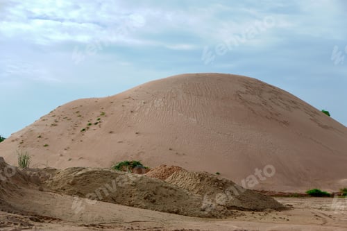 Preview: sand dunes in the desert. Mountain in the desert