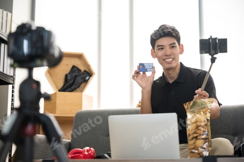 Preview: online digital business technology e-commerce concept, man open shop to sale