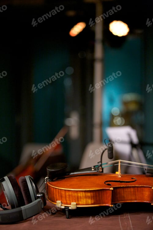 Preview: Violin in Music Studio