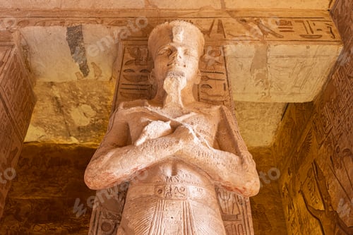 Preview: Low angle view of an statue in an egyptian temple