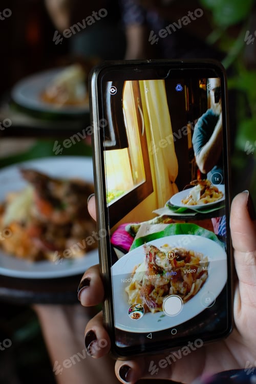 Preview: Photographing a plate of food with the phone before eating. pasta with seafood