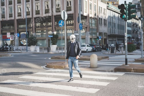 Preview: Two man wearing alien mask walking outdoor