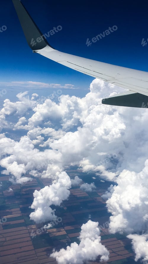 Preview: Airplane wing in the sky
