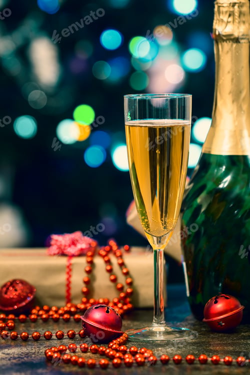Preview: champagne glass and bottle