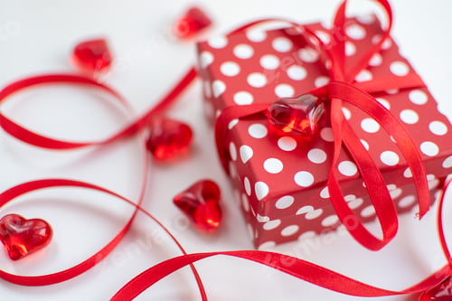 Preview: Red gift box with hearts and red ribbon