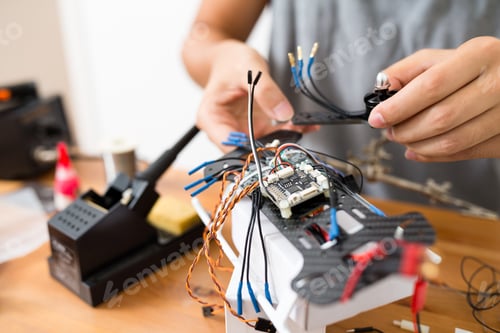 Preview: Connecting the cable of drone