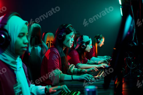 Preview: Diverse Teenager Girls Team Collaborating in Esports Gaming Tournament