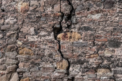 Preview: Big crack in old wall