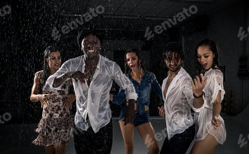 Preview: Friends under the rain