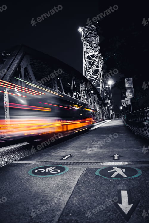 Preview: Mesmerizing shot of a Hawthorne Bridge and a train in a motion at night