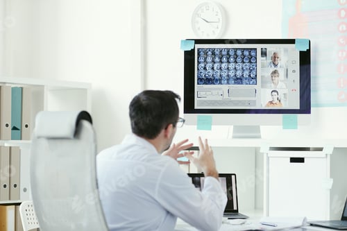 Preview: Doctors discusing x-ray images online