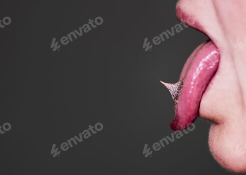 Preview: Tongue out, thorn spikes on a tongue