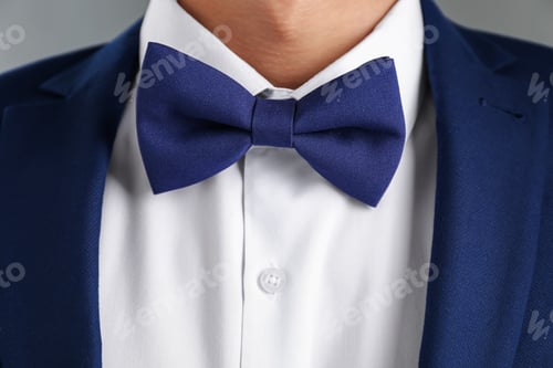 Preview: Elegantly Dressed Man in Stylish Dark Blue Suit