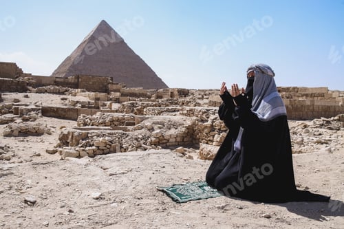 Preview: Muslim Praying Or Salat