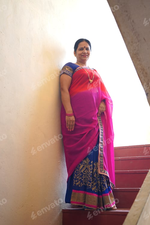 Preview: Portrait of happy traditionally dressed Indian woman