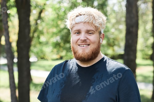 Preview: Overweight young man training