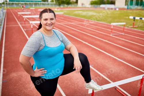 Preview: Sporty plus-size woman