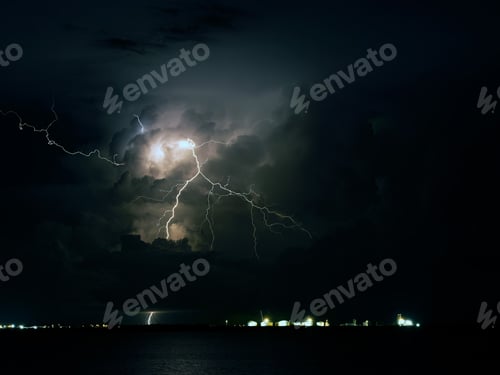 Preview: Scenic shot of a lighning strike at night