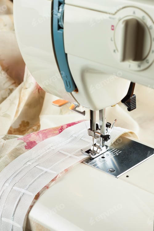 Preview: Modern sewing machine and item of clothing