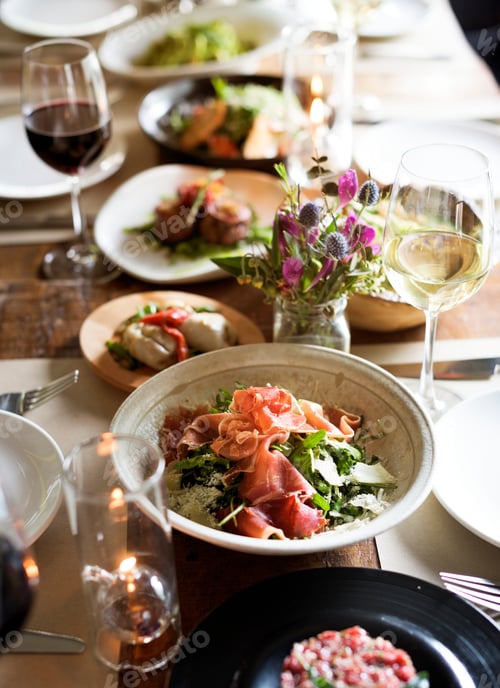 Preview: Food on a dinner table