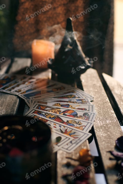 Preview: Tarot cards on a wooden table